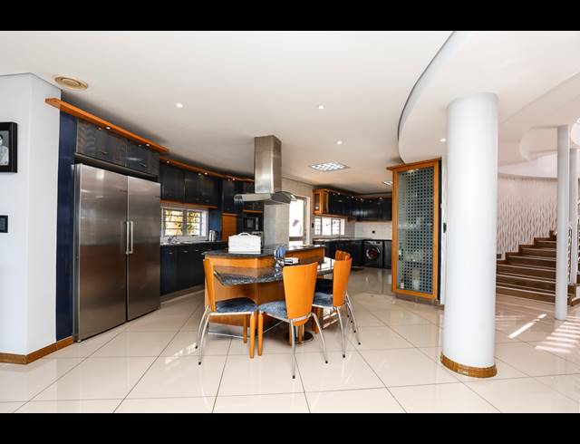 5 BEDROOM HOUSE FOR SALE IN UMHLANGA CENTRAL